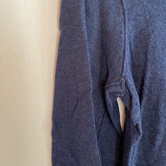 Navy blue knit, smart set size small. - Picture 3 of 4